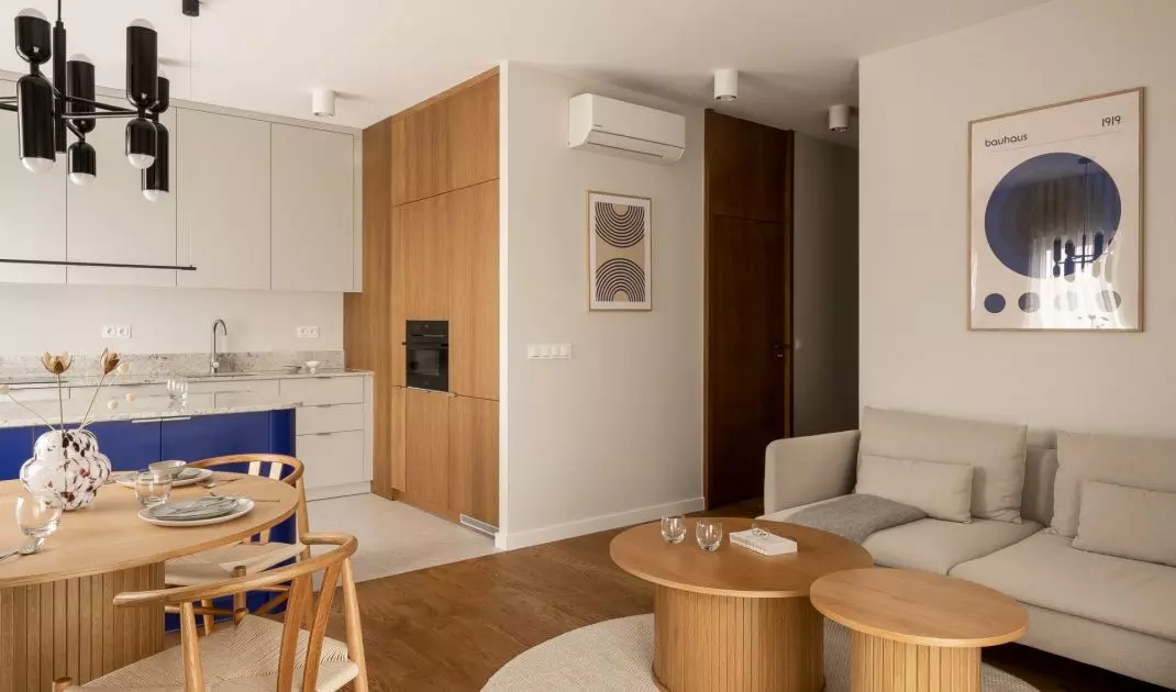 An apartment in the Wizjonerów housing development in Kraków, designed by KREPA design