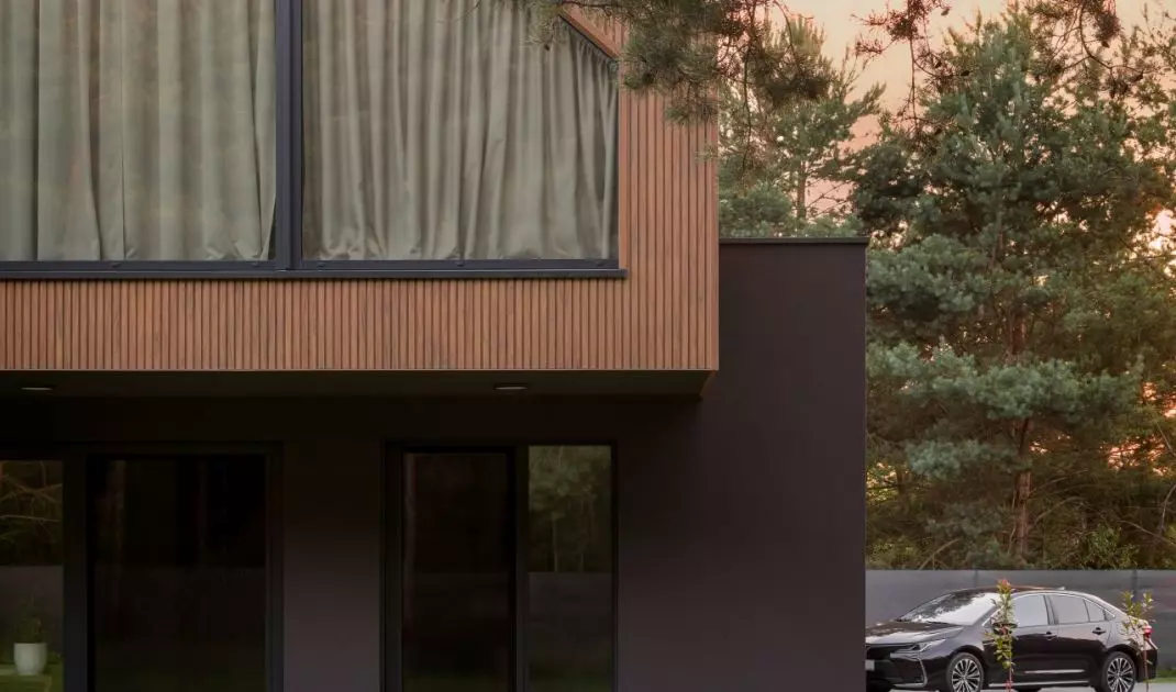 Dom pod lasem projektu Klangor Studio