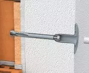 Przekrój wykonanego montażu powierzchniowego (styropian, kołek R-TFIX-8SX)