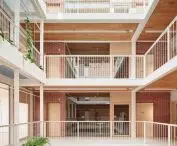 Sants Social Centre w Barcelonie projektu pracowni Laos Arquitectura