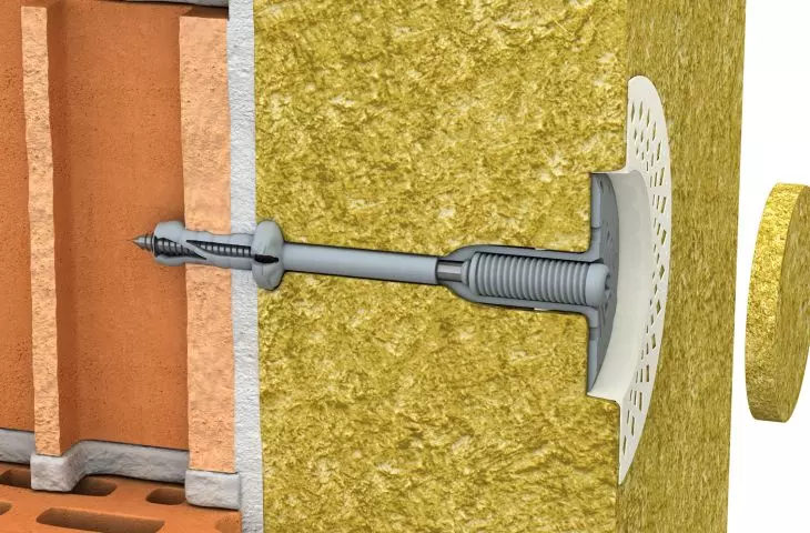 Przekrój wykonanego montażu zagłębionego (wełna mineralna, kołek R-TFIX-8S)