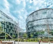 zespół biurowy Ocean Office Park zrealizowany w dawnej przemysłowej dzielnicy Zabłocie na terenach zaplecza składowo-magazynowego firm budowlanych,  proj. Cavatina Holding, architektka wiodąca: Joanna Kuchta-Wilczek, realizacja: 2019–2024 