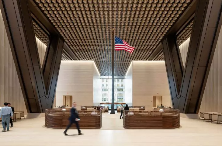 A bronze column-mast called “Wind Dance,” designed by Norman Foster, stands in the center of the lobby.