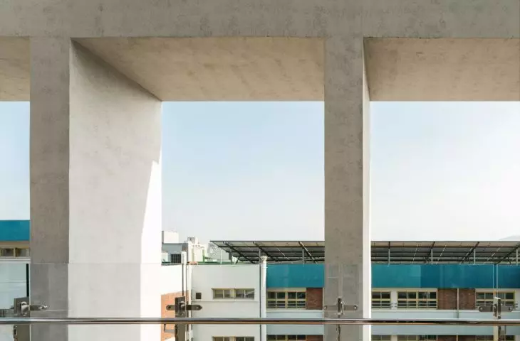 HOURS Building w Seulu projektu See Architects