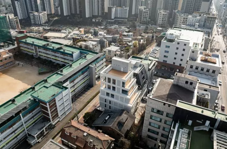 HOURS Building w Seulu projektu See Architects