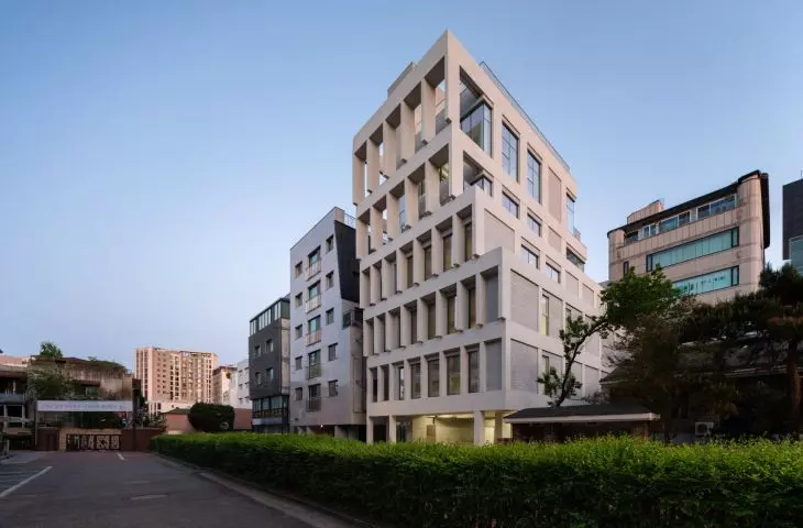 HOURS Building w Seulu projektu See Architects