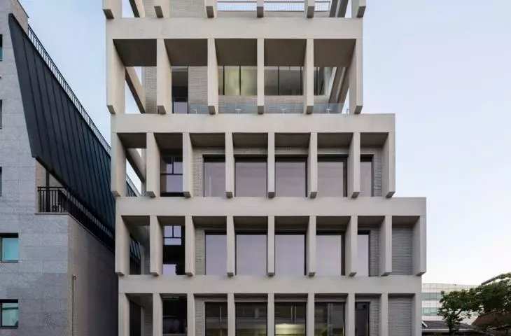 HOURS Building w Seulu projektu See Architects