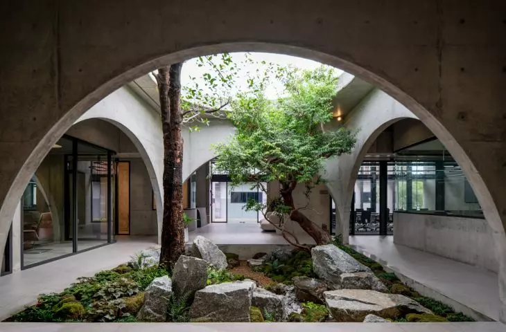 Novolife HQ w Bangkoku projektu Studio Krubka