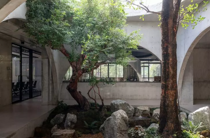 Novolife HQ w Bangkoku projektu Studio Krubka