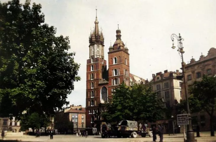 In the past, greenery was an important feature of Kraków's Main Market Square