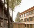 The new Bossard Schule building was inserted between the existing structures and connected to them by a low connecting structure