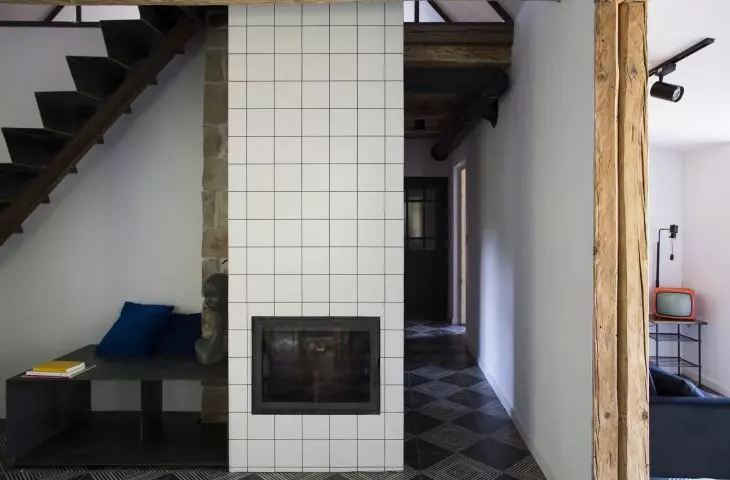 Piec ogrzewający domek 