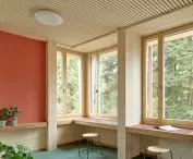 Wide recesses and countertops have been designed next to the windows, which can be used for studying, reading, and individual work