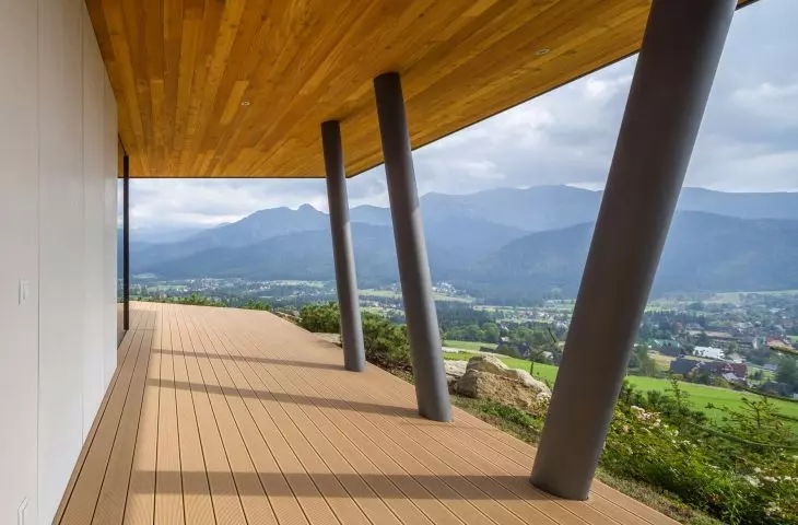 Steel pillars support the roof