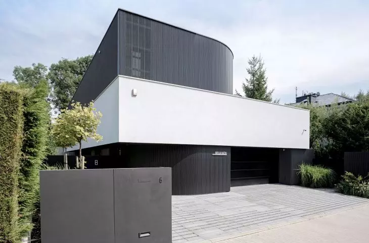 Willa Kaziu was built in one of the neighborhoods in northern Kraków on a relatively narrow and long lot