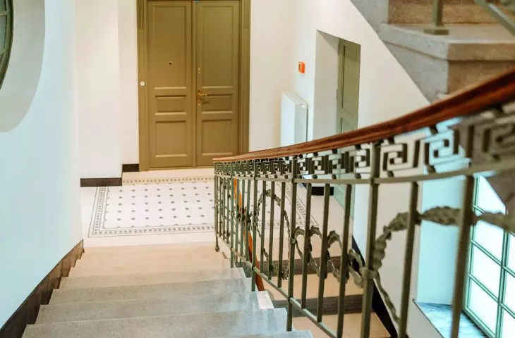 Conservation renovation of a modernist apartment building at 1 Wenecja Street; First Prize in the Revitalization category