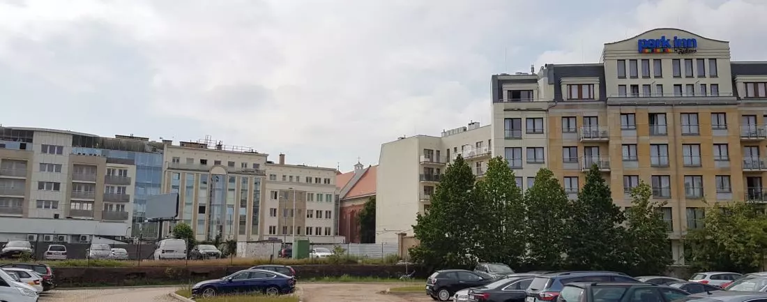 widok ze starego koryta Warty
(obecnie parking) na plomby z pierwszej dekady XXI wieku przy ul. Garbary