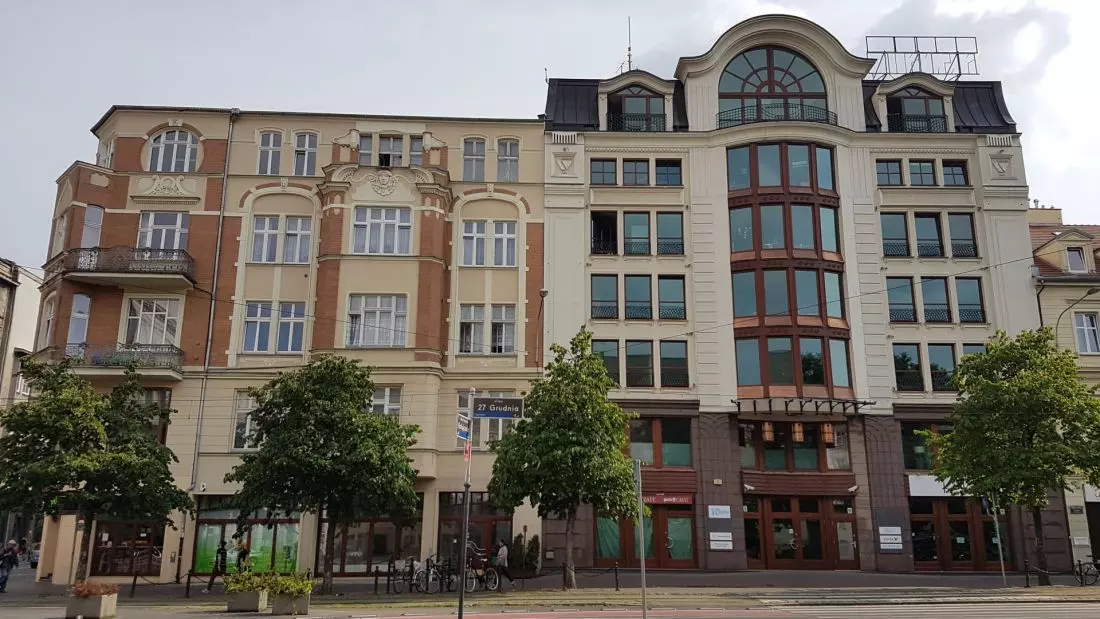historyzujący
biurowiec przy ul. 27 Grudnia, 2006, proj.: Archikwadrat