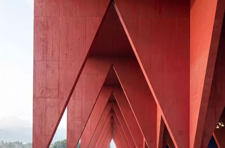 details of the stadium's construction