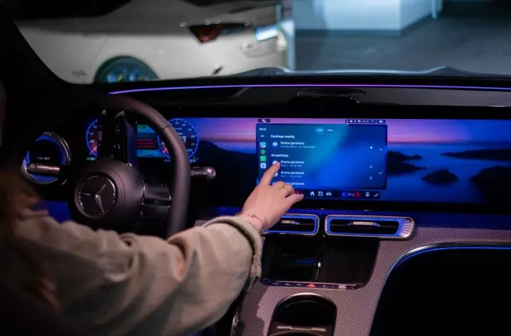  Blue Bolt allows you to grant employees and guests access to the parking lot without issuing physical cards