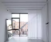 dom pozbawiony jest ścian, architekci musieli więc zastosować diagonalne usztywnienia konstrukcji