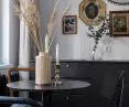The interior is complemented by stylish accessories - paintings, mirrors and chairs