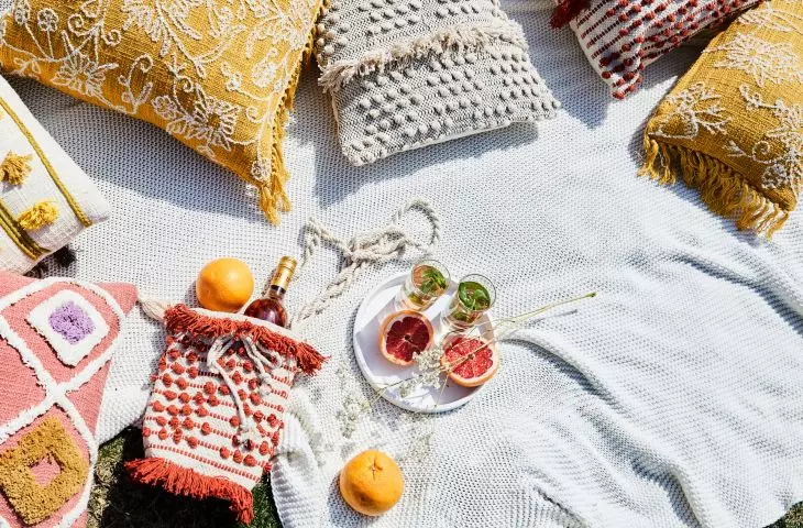 One of the keys to a cozy terrace is cushions