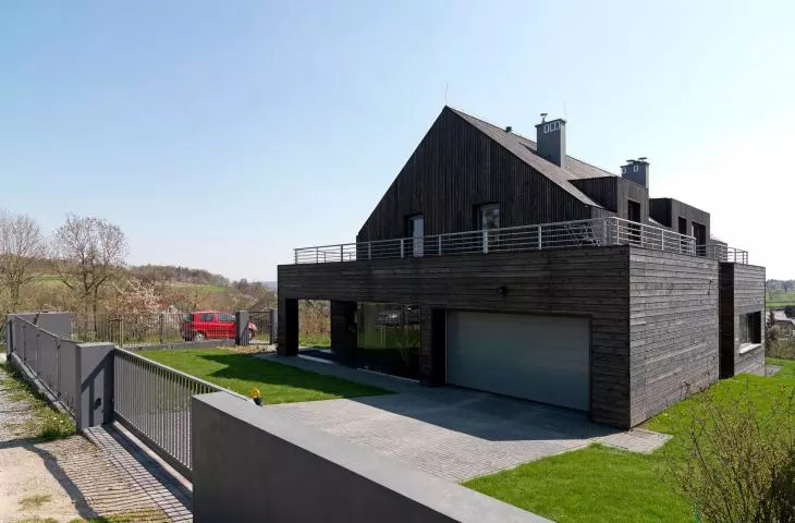 The form of the building refers to a traditional house