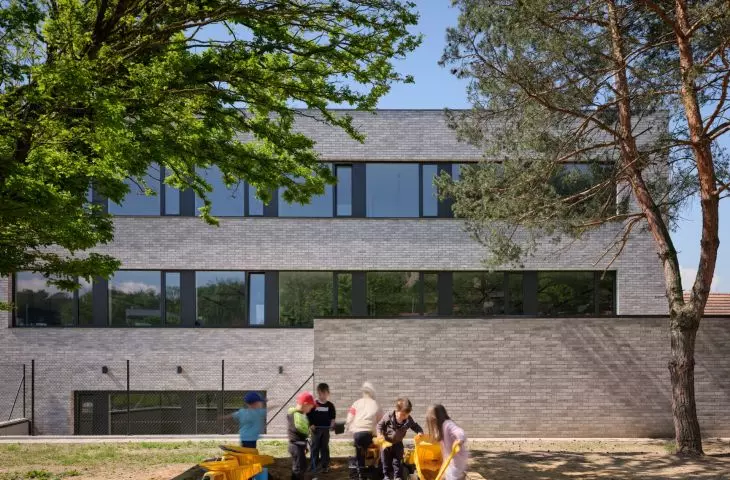 Čebín Primary School pod Brnem projektu knesl kynčl architekti