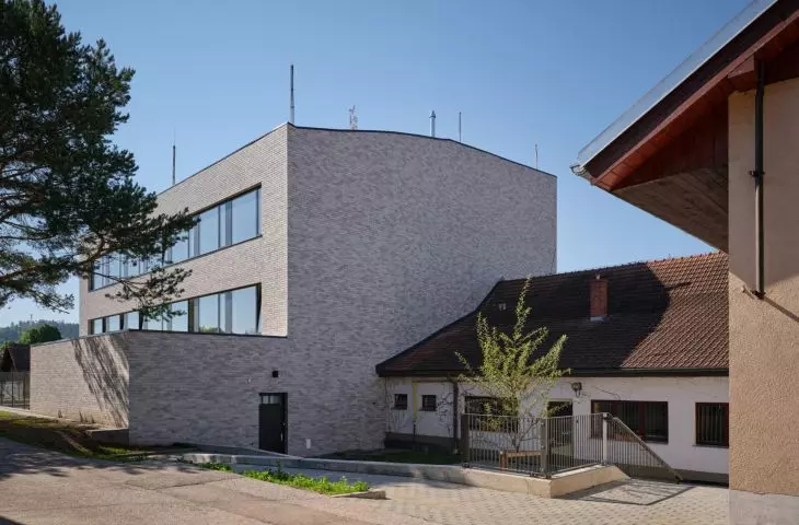 Čebín Primary School near Brno, designed by Knesl Kynčl Architects