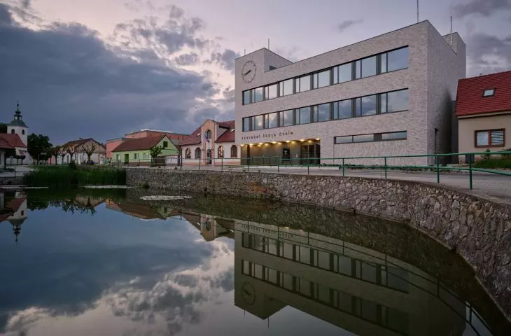 Čebín Primary School pod Brnem projektu knesl kynčl architekti
