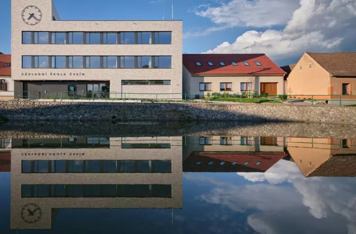 Čebín Primary School pod Brnem projektu knesl kynčl architekti