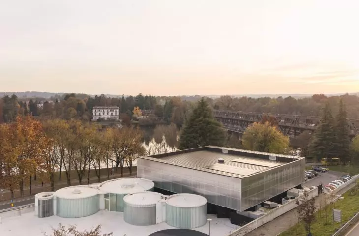 The complex in Sesto Calende, designed by Giulia de Appolonia