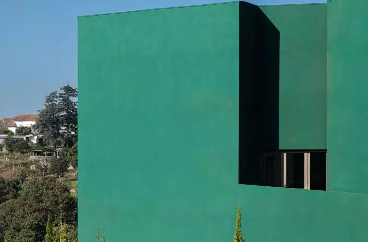 Ponto C w Penafiel projektu Galeria Gabinete