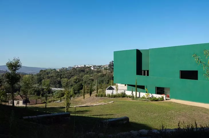 Ponto C w Penafiel projektu Galeria Gabinete