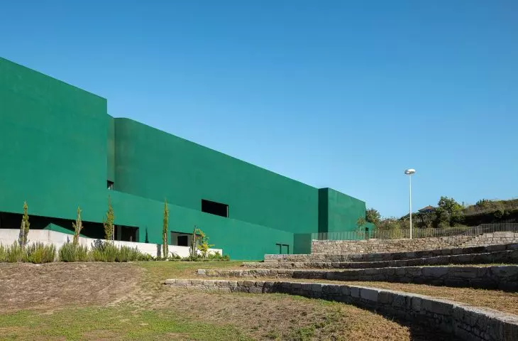 Ponto C w Penafiel projektu Galeria Gabinete