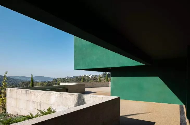 Ponto C w Penafiel projektu Galeria Gabinete