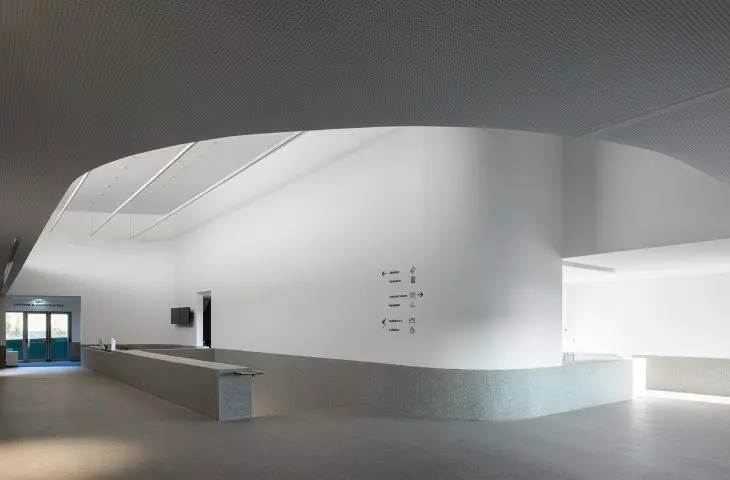 Ponto C w Penafiel projektu Galeria Gabinete