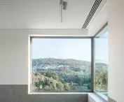 Ponto C w Penafiel projektu Galeria Gabinete