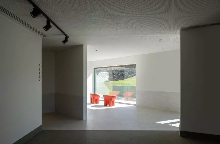 Ponto C w Penafiel projektu Galeria Gabinete