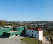 Ponto C w Penafiel projektu Galeria Gabinete
