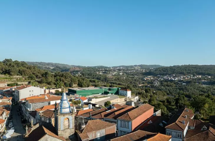 Ponto C w Penafiel projektu Galeria Gabinete