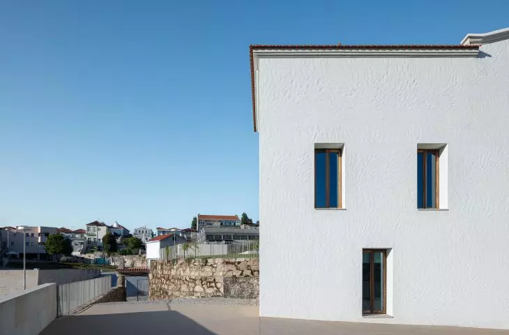 Ponto C w Penafiel projektu Galeria Gabinete
