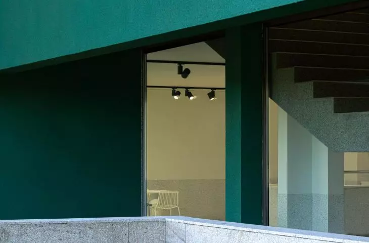 Ponto C w Penafiel projektu Galeria Gabinete