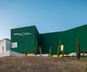 Ponto C w Penafiel projektu Galeria Gabinete