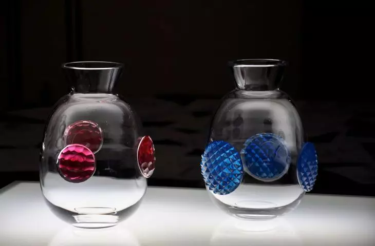 Crystal vaze w wydaniu różowym i niebieskim