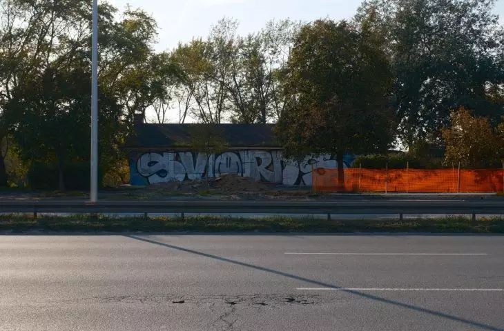 Bar Żagielek na Żoliborzu popadł w ruinę i właśnie jest wyburzany