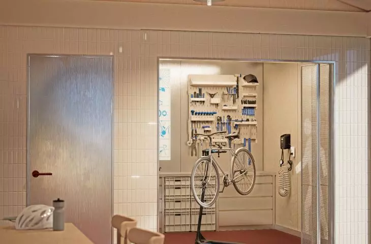 The Rowerek Bar, located in the building that once housed the Żagielek Bar, could provide a quick-service repair shop for cyclists