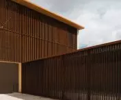 Frontón Maeztu w Aguilar de Codés projektu VERNE Arquitectura + Alejandro Maortua