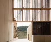 Frontón Maeztu w Aguilar de Codés projektu VERNE Arquitectura + Alejandro Maortua